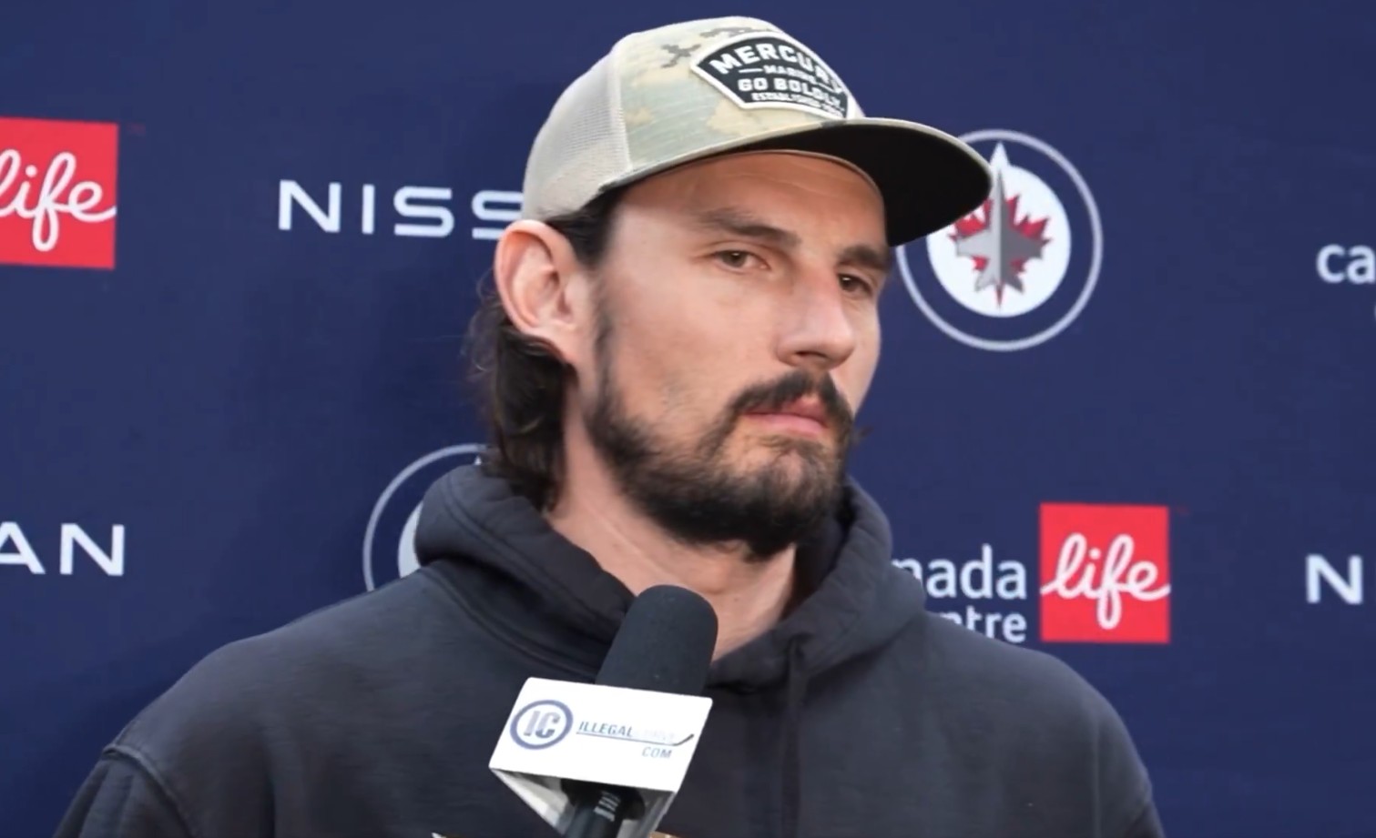 Rumeur | L’intérêt des Kings envers Connor Hellebuyck
