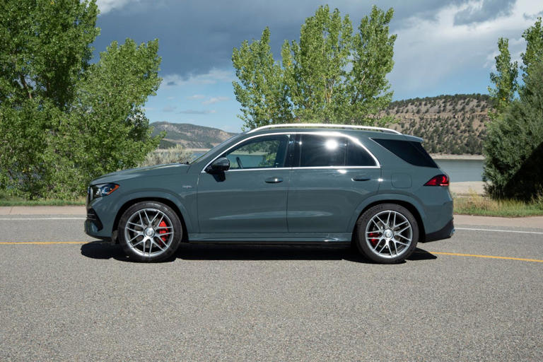 2027 Mercedes-AMG GLE 53 hybrid is a 577-hp family hauler