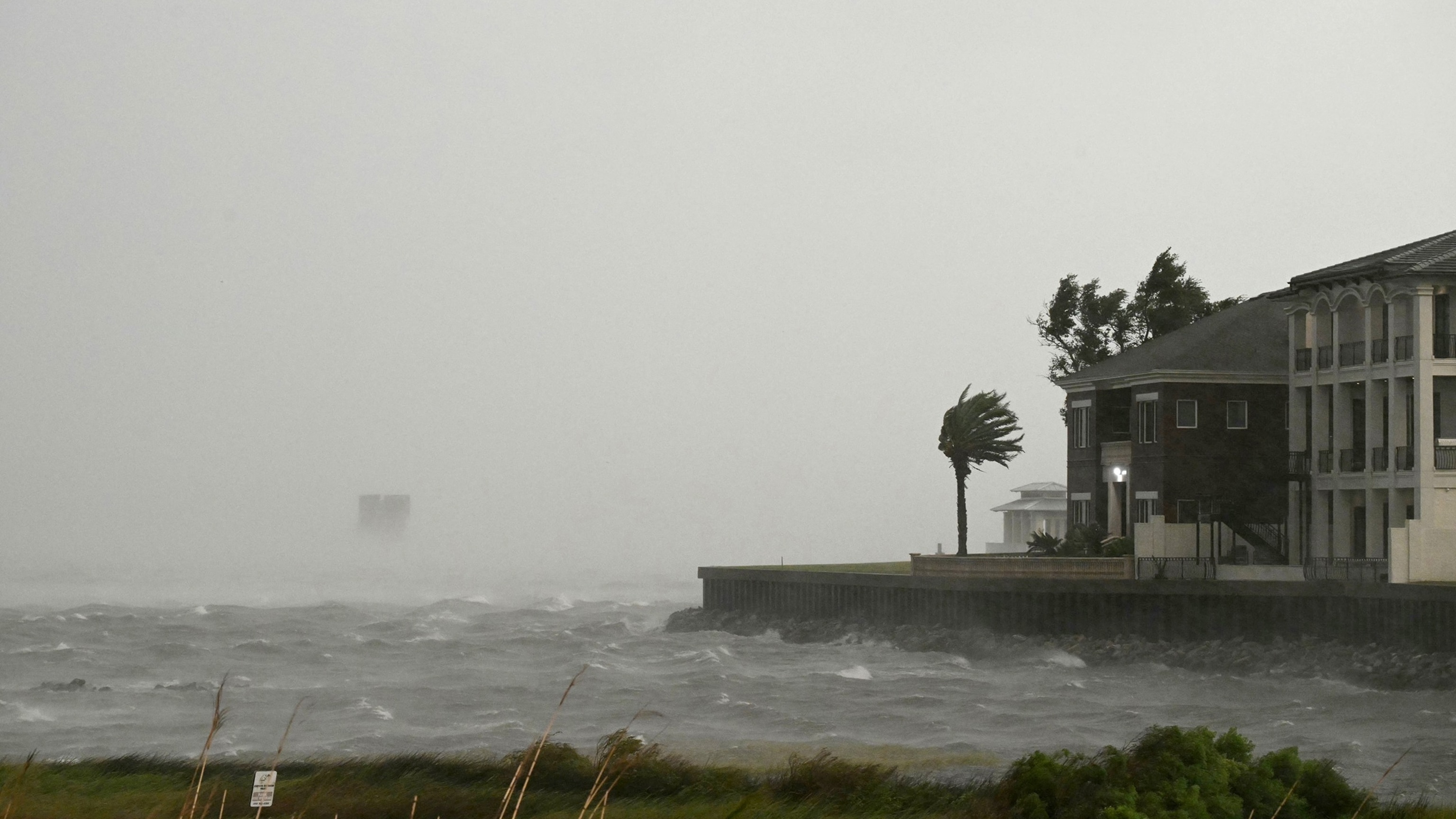 NOAA forecasts a wet south, warmer north as El Nino impacts winter weather in US
