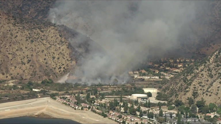Crews battle Peak Fire threatening homes in Azusa amid Red Flag Warning