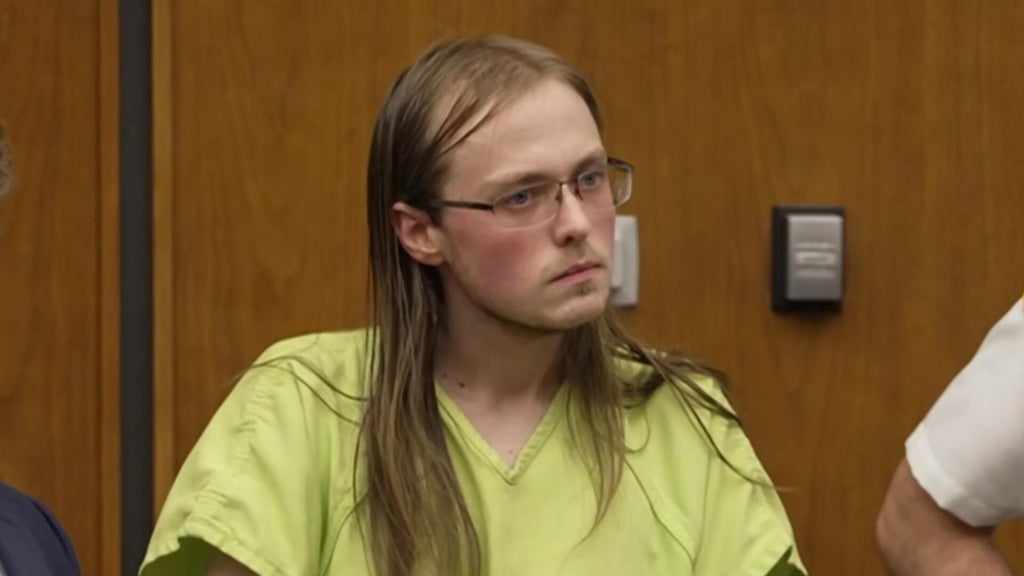 Reading man sent disturbing messages to friends after allegedly killing mother, prosecutors say