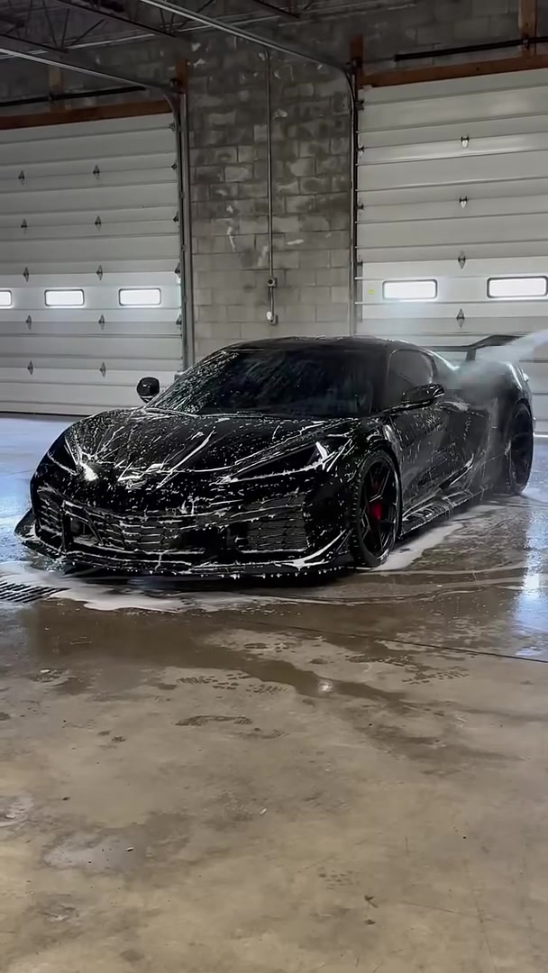 The C8 Corvette Z06 gets a bath after a bunch of mods!