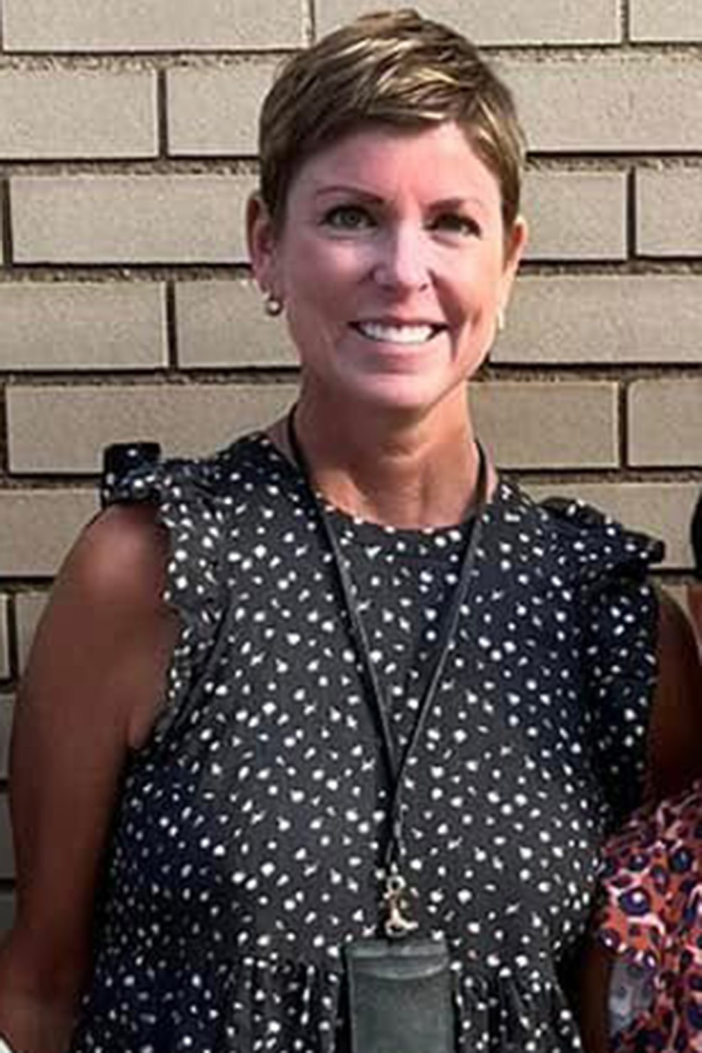 Alleged drunk first-grade teacher locks herself in school bathroom ...