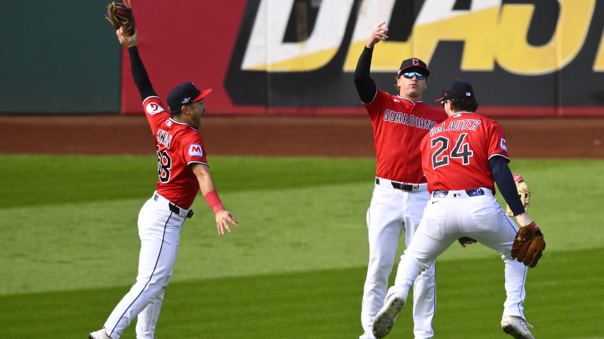 Guardians beat Rays in game 3, take 2-1 series lead