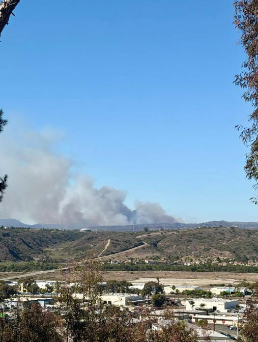 Fast-moving brush fire burns hundreds of acres at Camp Pendleton, nears ...