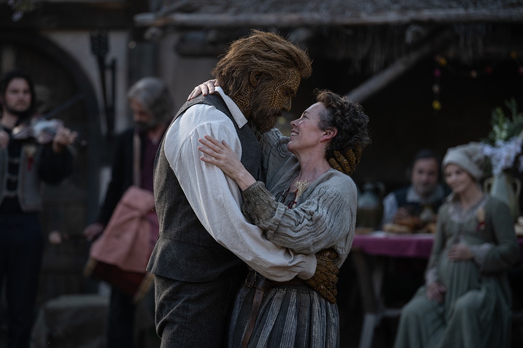 Olivia Colman & Alexander Skarsgård react to those steamy wicker memes