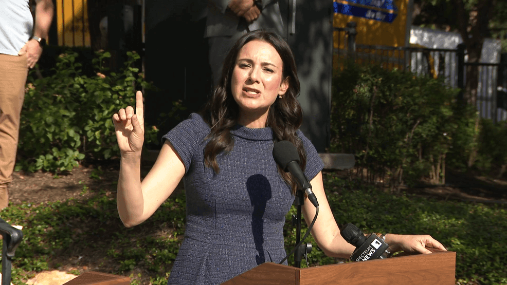 Hinojosa brings podiums to Governor's Mansion to challenge Abbott to debate
