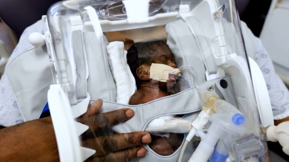 The baby never leaves that incubator: Parents can now hold their ...