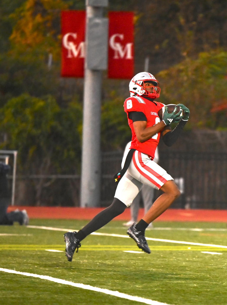 6 takeaways from Catholic Memorial football’s dominant win over Xaverian