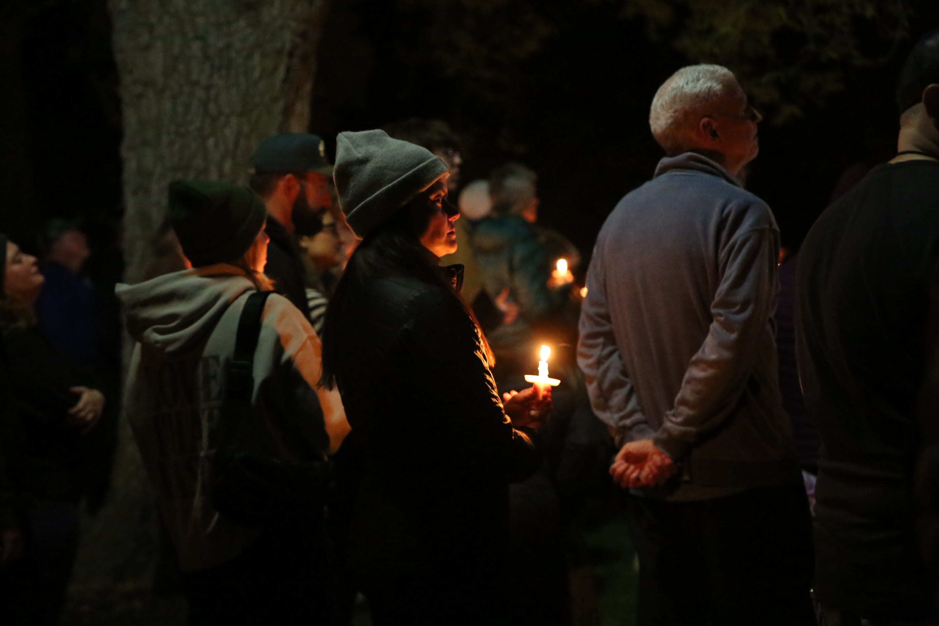 Teen gunman kills 3 children, teacher at Oregon elementary school