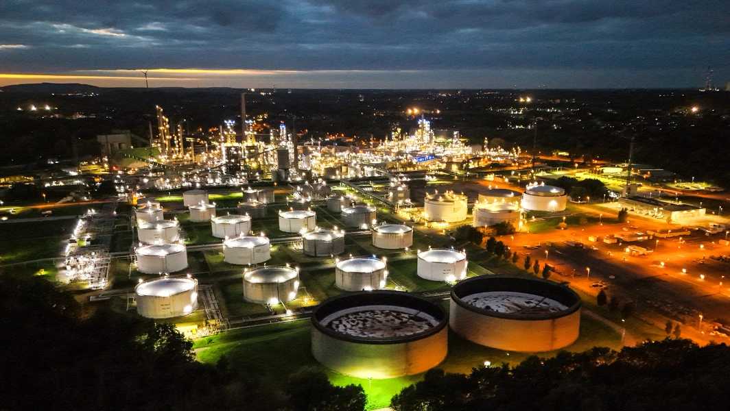 Processes and trends in modern oil refining