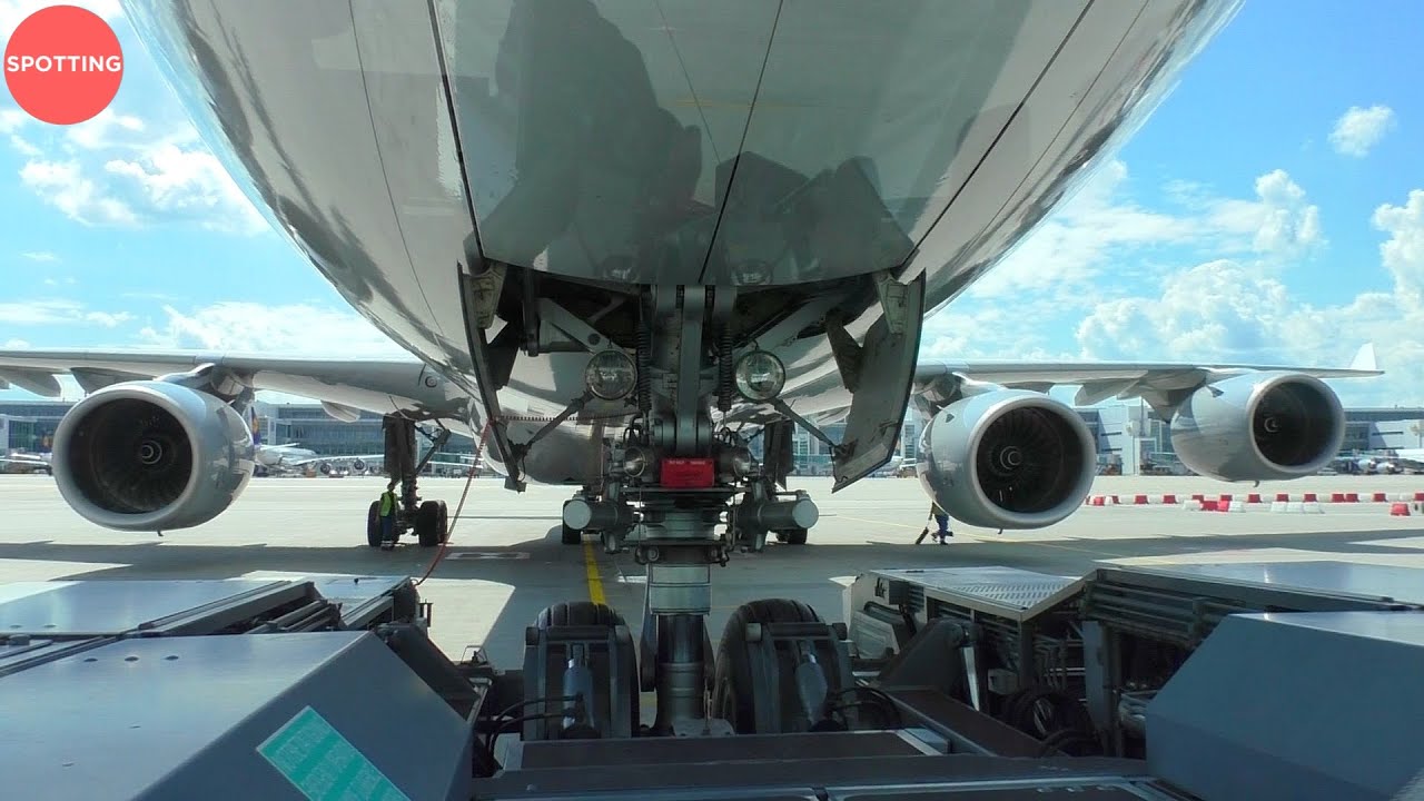 Pushing back an A340-600 in Munich | World's longest Airbus aircraft!