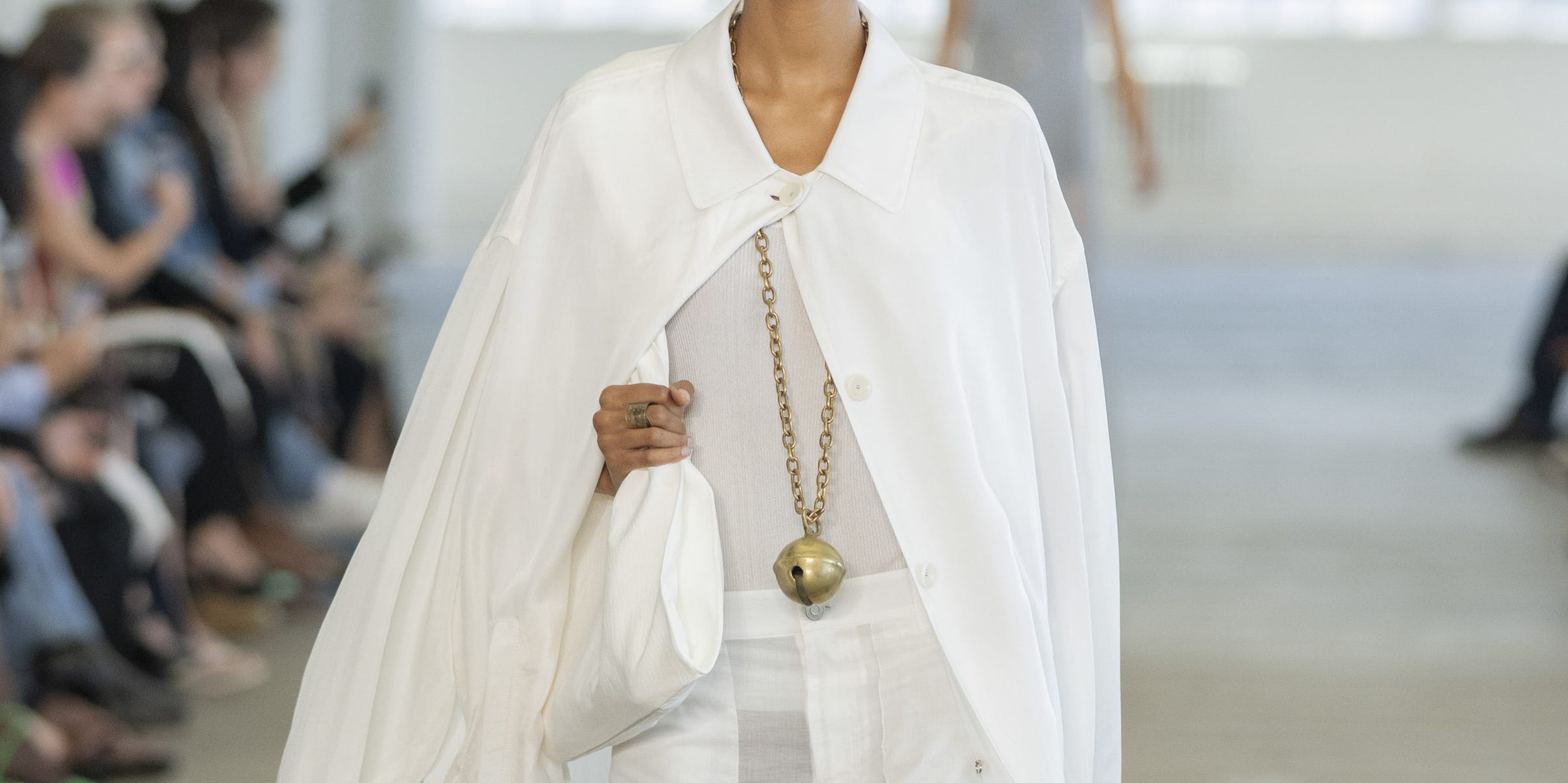 Long pendant necklaces are the one-and-done jewelry trend taking over fall
