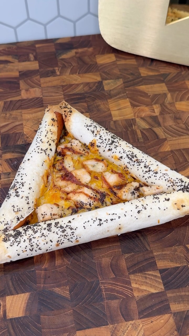 Stuffed barbecue chicken pizza