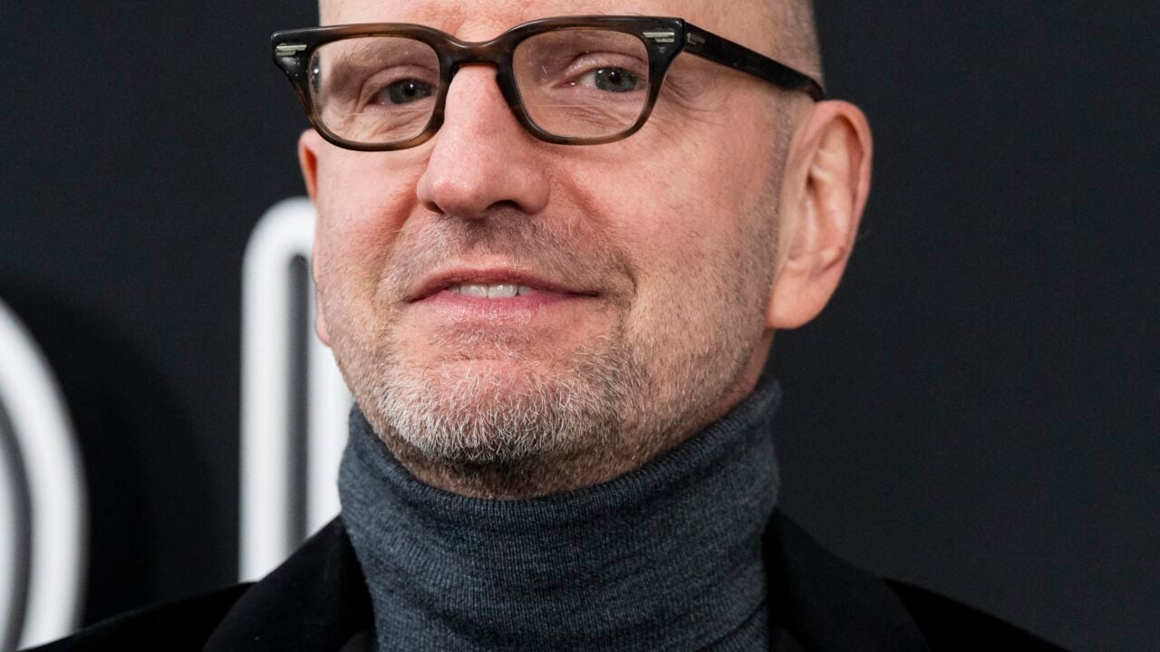 Steven Soderbergh steps in to help Matt Reeves finish 'The Batman Part ...