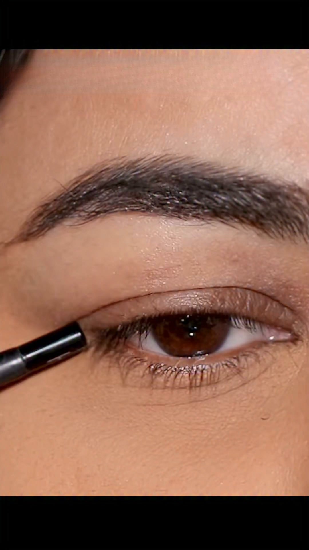 Simple V eyeliner trick for hooded eyes