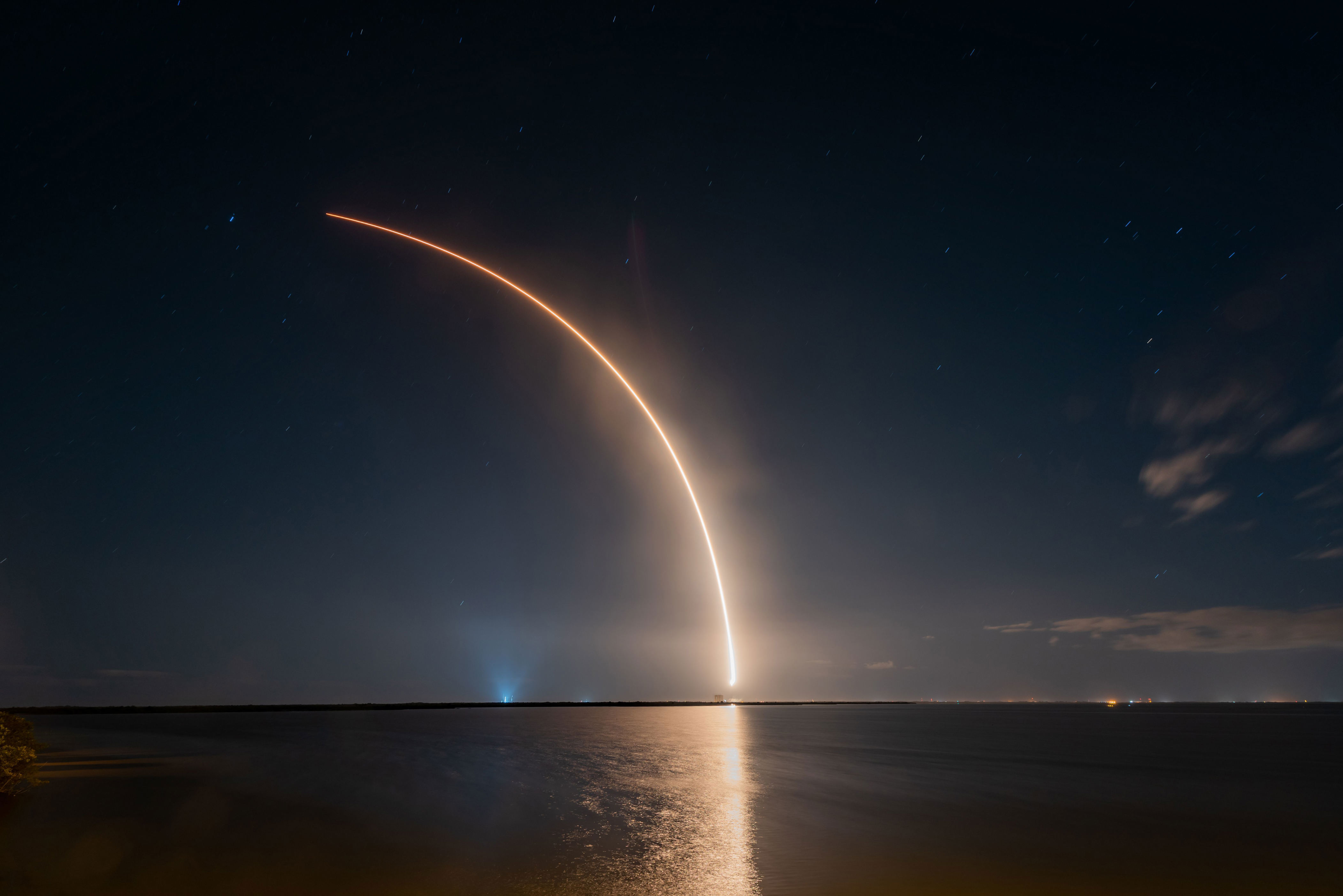 Rocket Lab's Neutron won't launch until 2027. Is the stock a buy 65% ...
