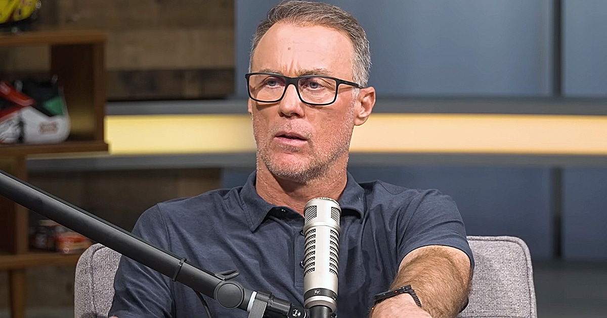 Kevin Harvick sends urgent Kyle Larson warning to NASCAR title contenders