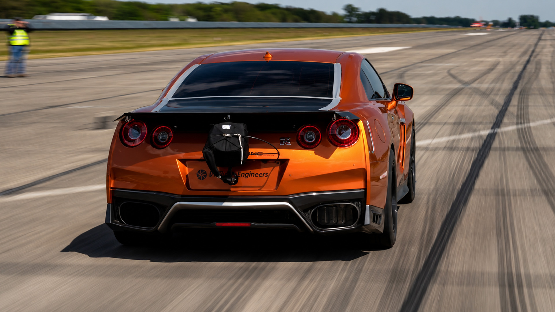 How fast can this Nissan GT-R R35 go in half a mile?