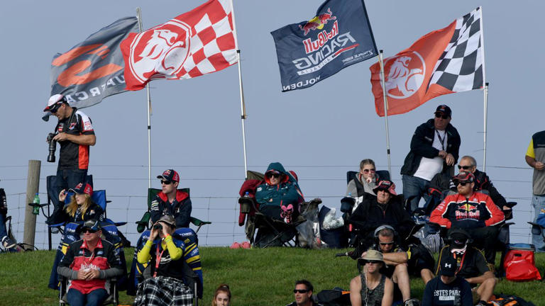 Supercars rescue Phillip Island racing after GP loss