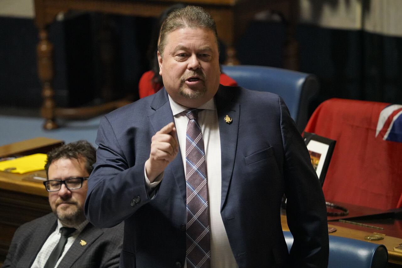 Manitoba cabinet minister says he 'did not offer a bribe' to First ...
