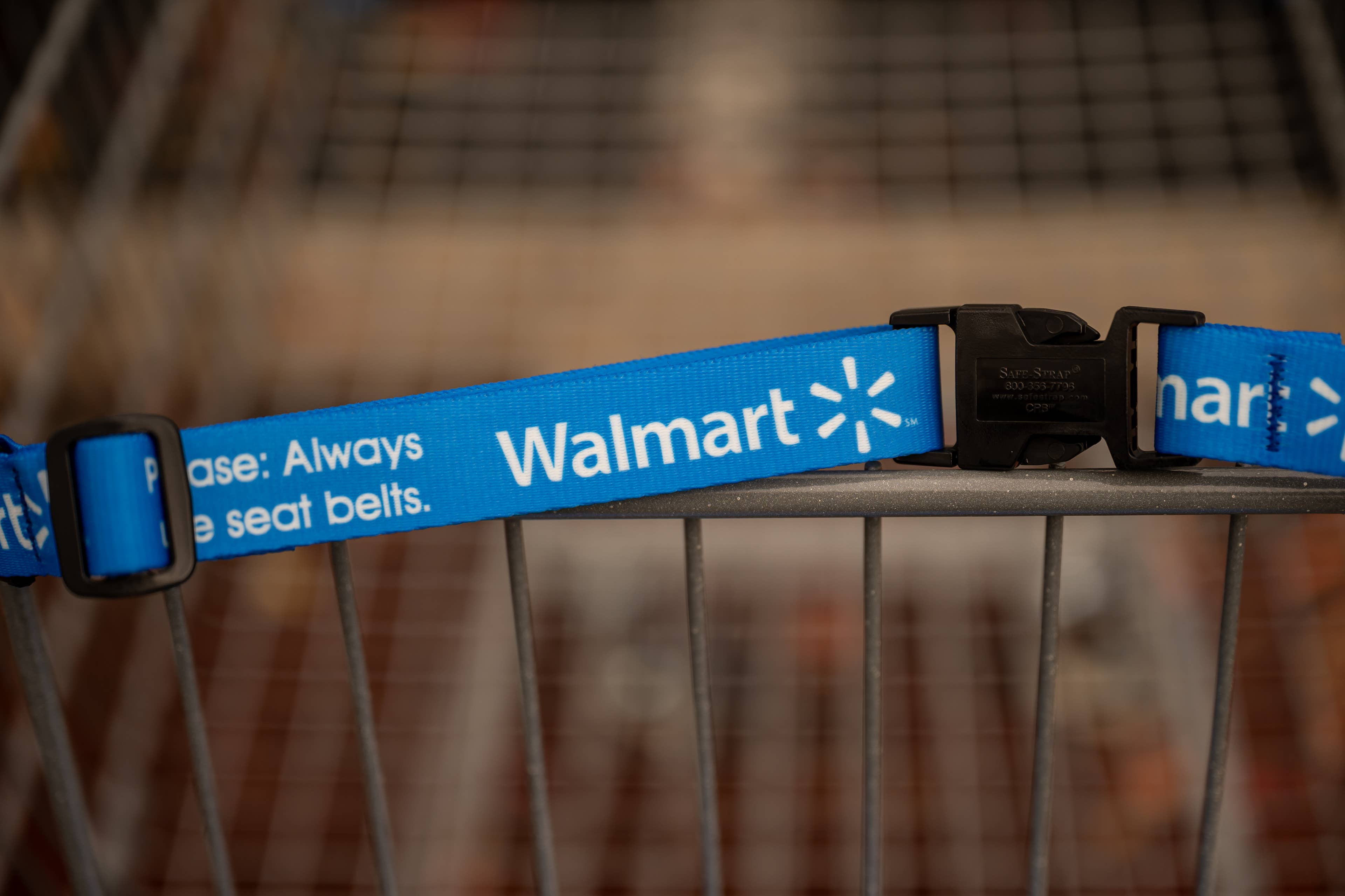 Walmart’s space-saving 5-piece dining set has a classy faux marble ...