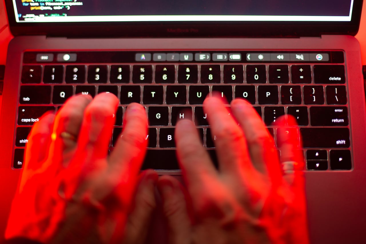 Israeli firm used ads to enable espionage, Canadian researchers say