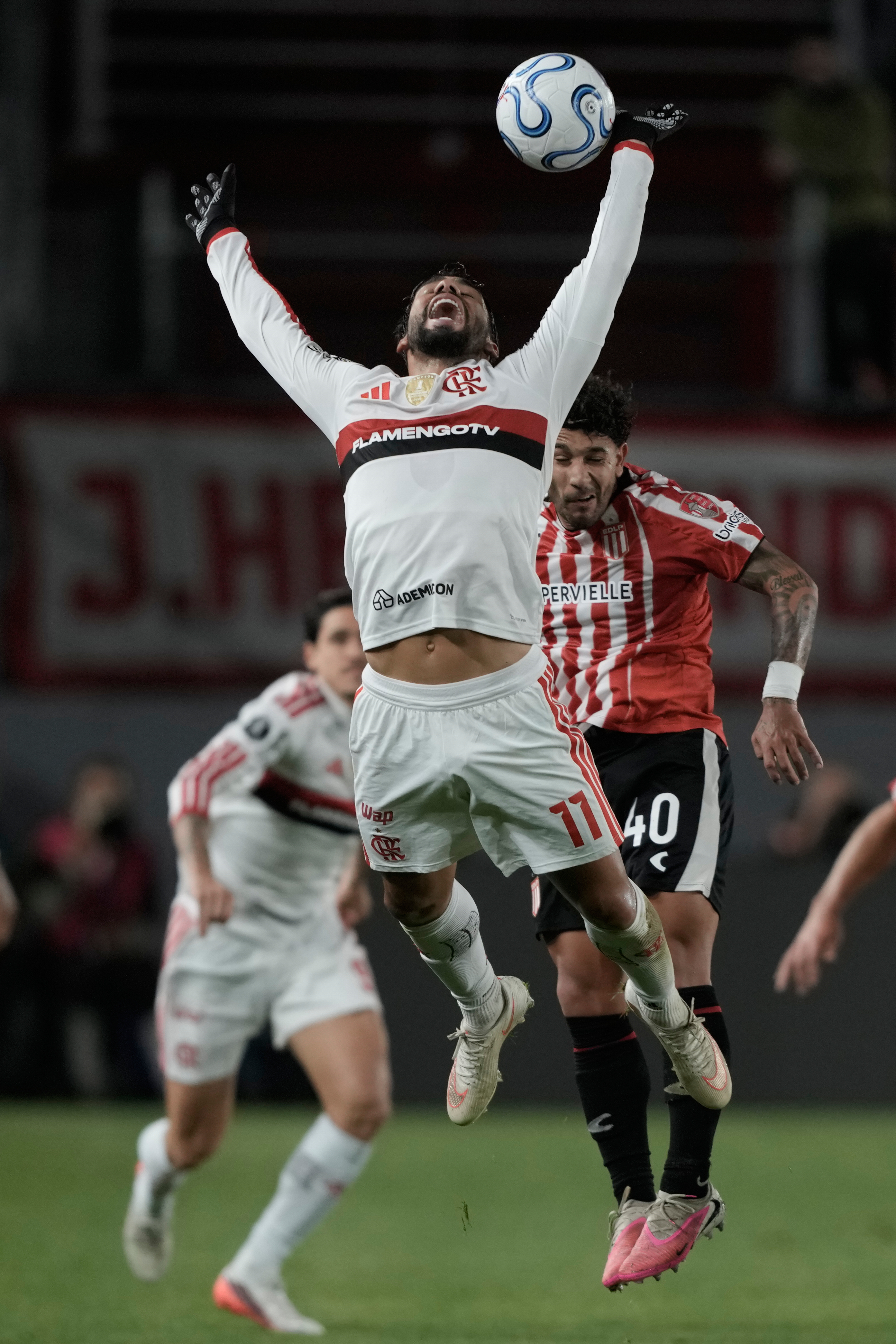 Flamengo grinds out a 0-0 draw at Estudiantes in the Copa Libertadores ...