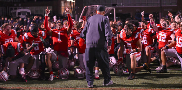 6 takeaways from Catholic Memorial football’s dominant win over Xaverian