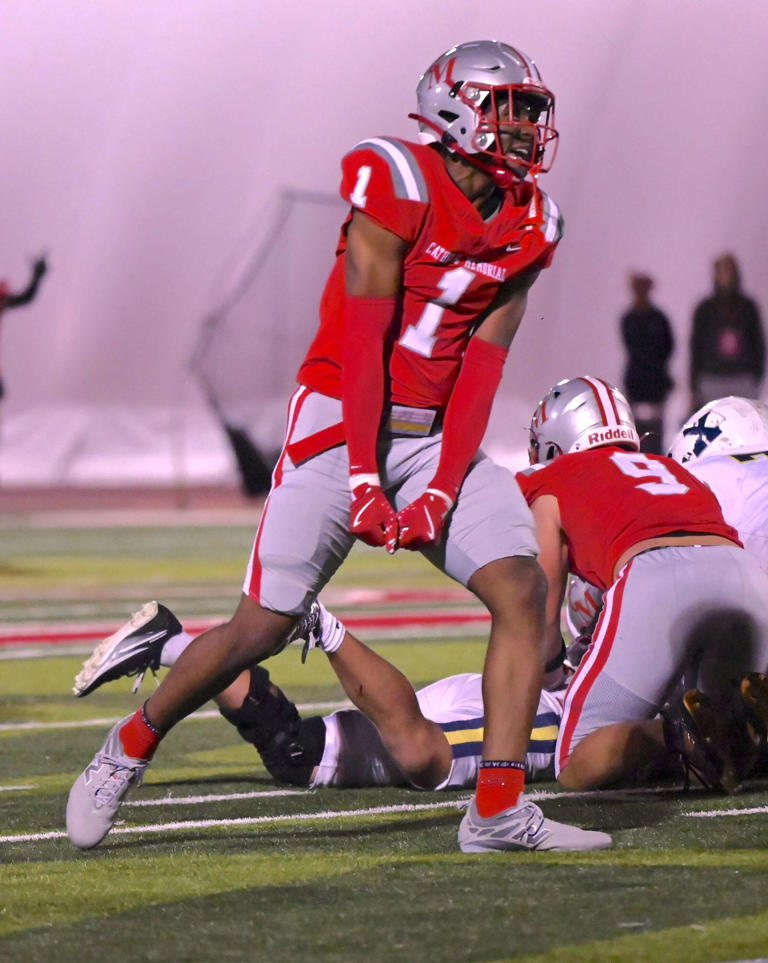 6 takeaways from Catholic Memorial football’s dominant win over Xaverian