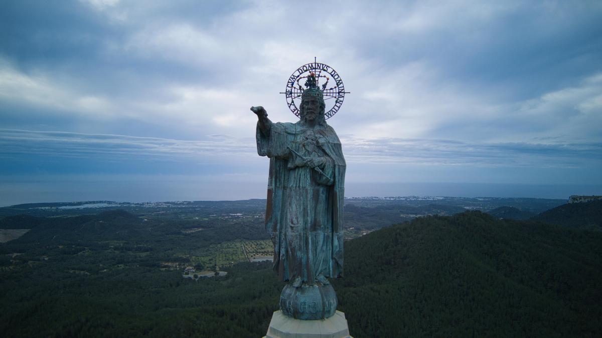 Sánchez estudia derribar un Cristo erigido en la Segunda República ...