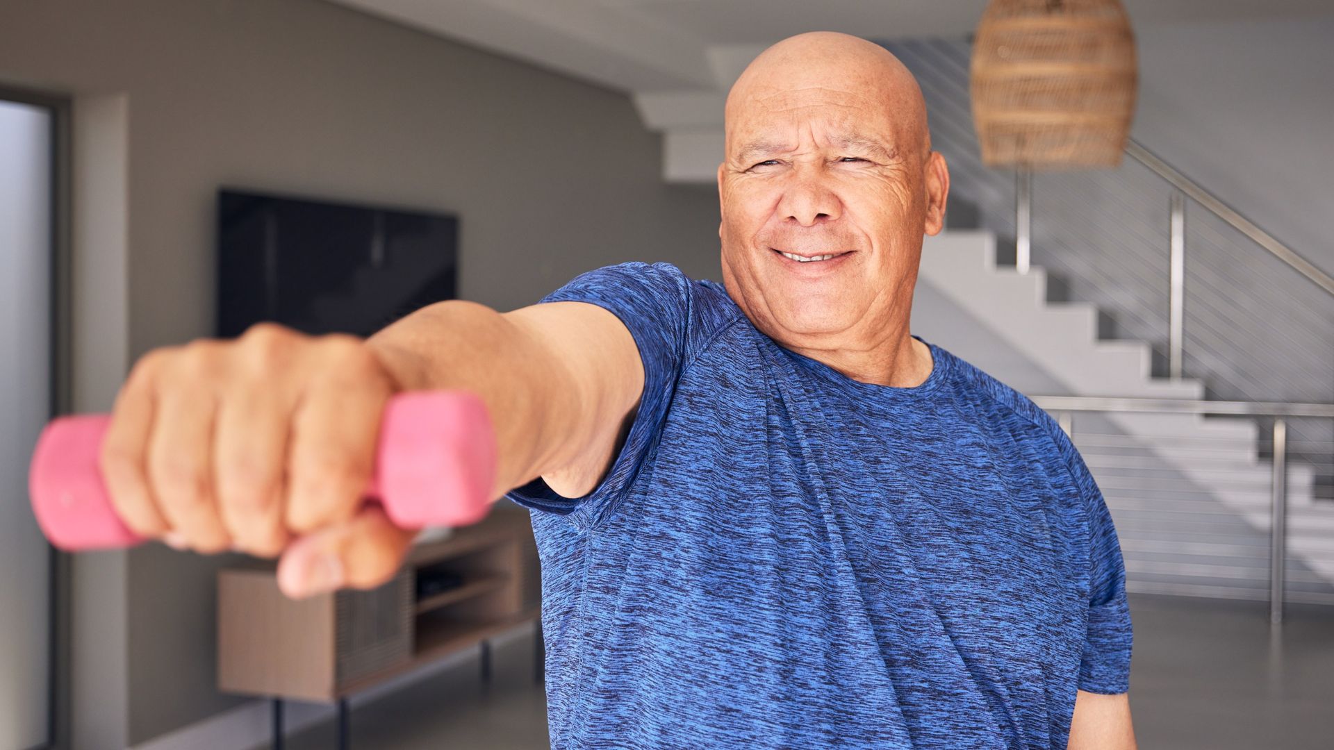 Only have one dumbbell? Try this quick 10-minute workout to build full ...