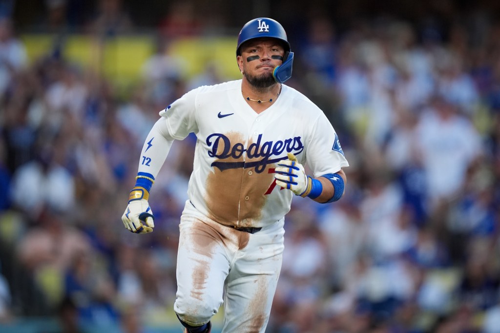 Dodgers hero Miguel Rojas announces retirement as he plans to stay with ...