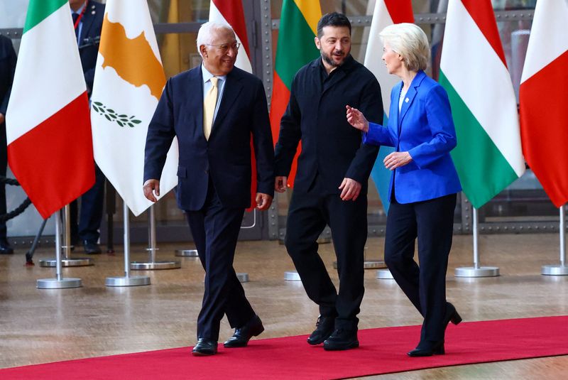 President of the European Council António Costa, Ukrainian President Volodymyr Zelenskiy and President of the European Commission Ursula von der Leyen arrive at a European Union leaders summit in Brussels, Belgium October 16, 2026. REUTERS/Yves Herman