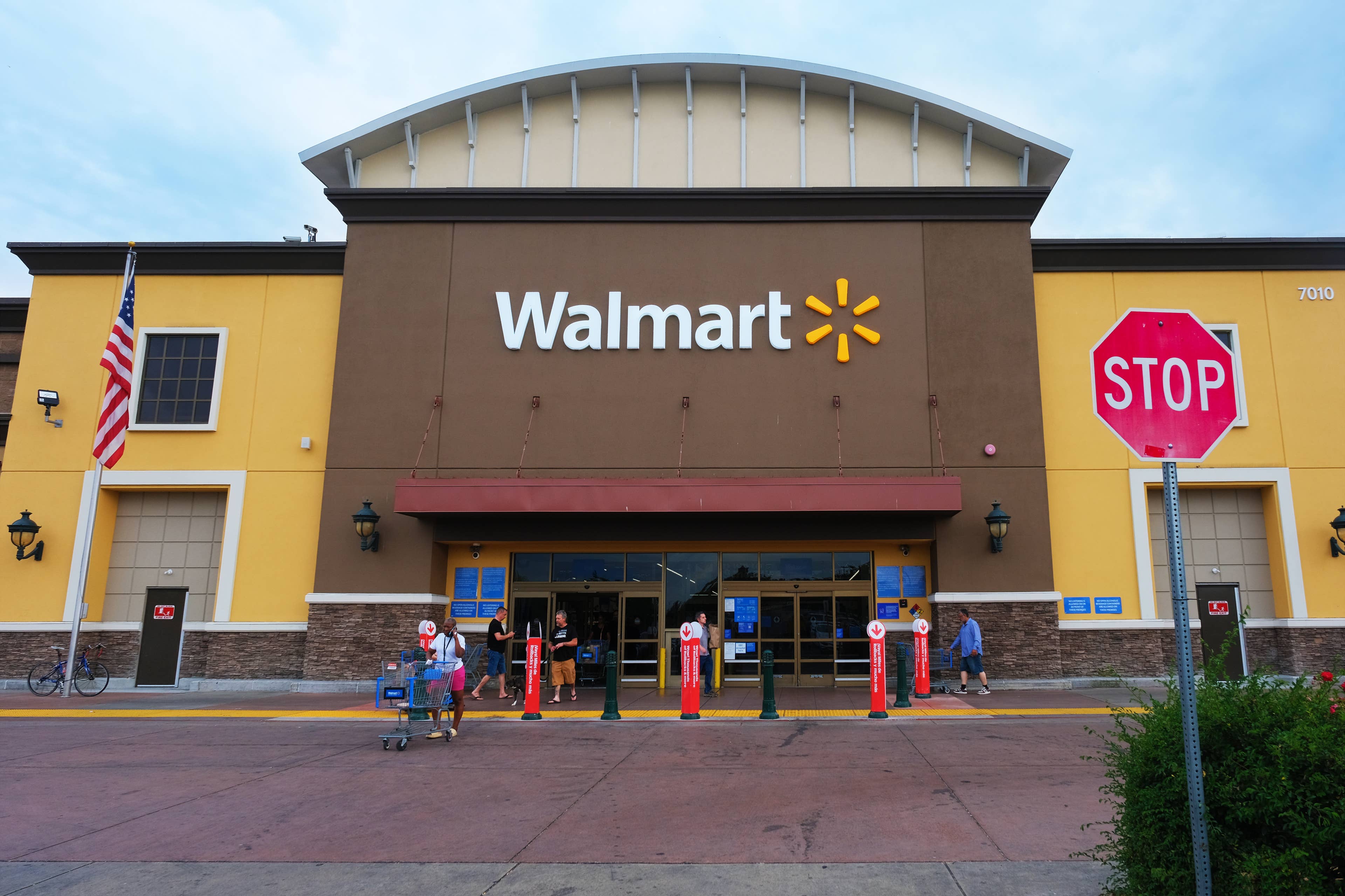 Walmart’s fleece sweatshirt is just as good as expensive name brands ...