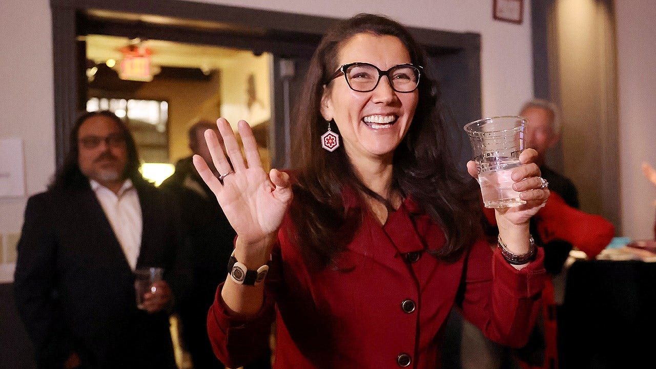 Democrat's debate cue cards steal spotlight in high-stakes Senate clash