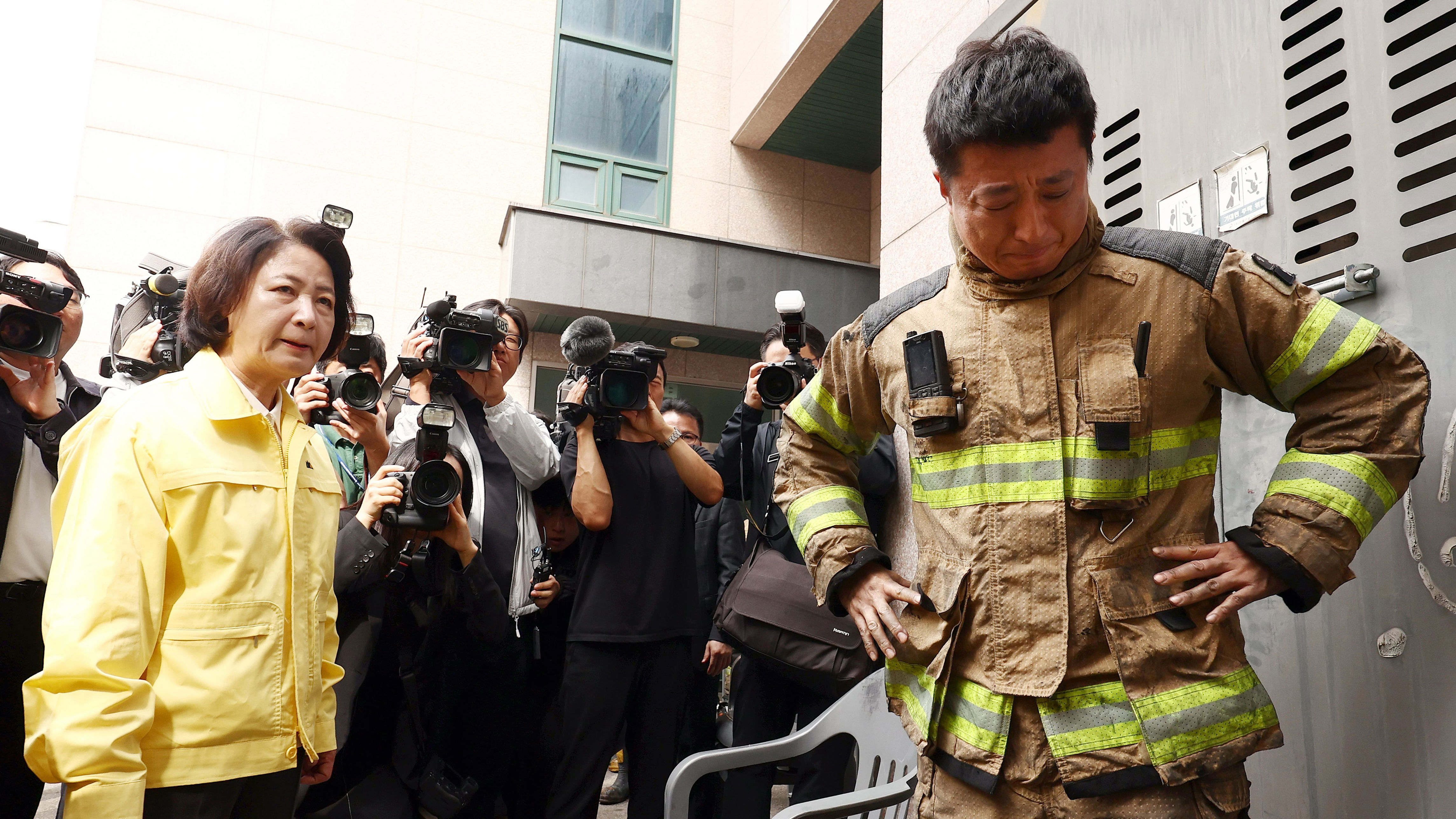 President Lee defends firefighters amid governor's 'fiscal straw ...