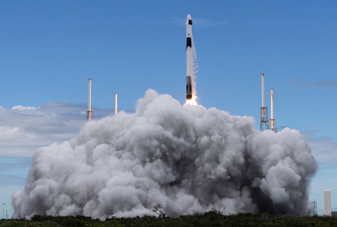 Stocktwits Space Race Weekly: SPCX weathers selloff better than ASTS ...