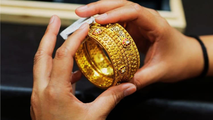 Gold, silver prices on October 16: Check latest rates in Delhi, Mumbai ...