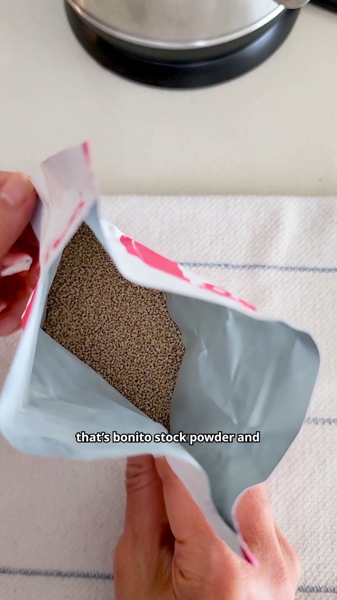 Pudding-like microwave steamed eggs (3 ingredients!)