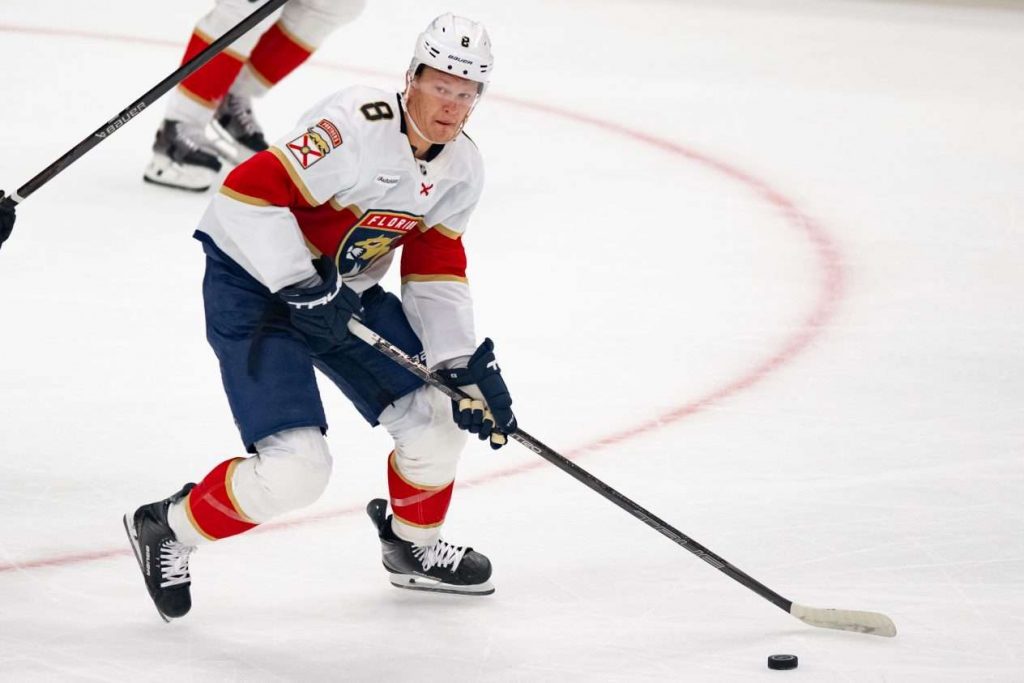 Brady Tkachuk teki sen taas – NHL:ssä nähtiin temppu, johon pystyi ...