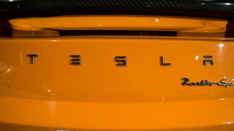 TSLA stock gets some thrust from ‘flying’ Roadster reveal — Munster ...