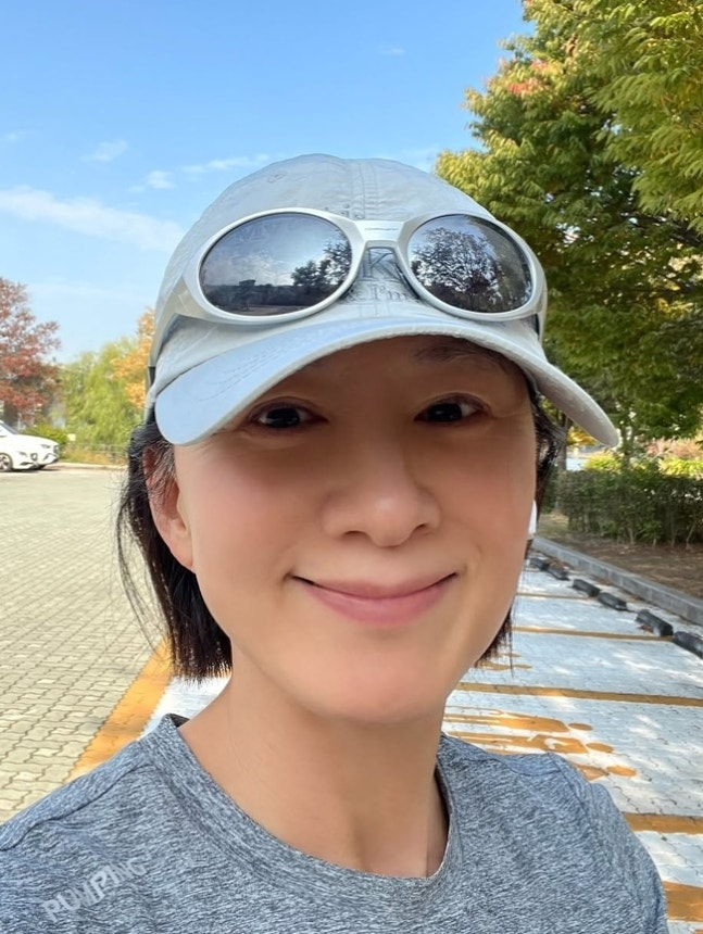 59-year-old Kim Hee-ae, unfazed by wrinkle controversy
