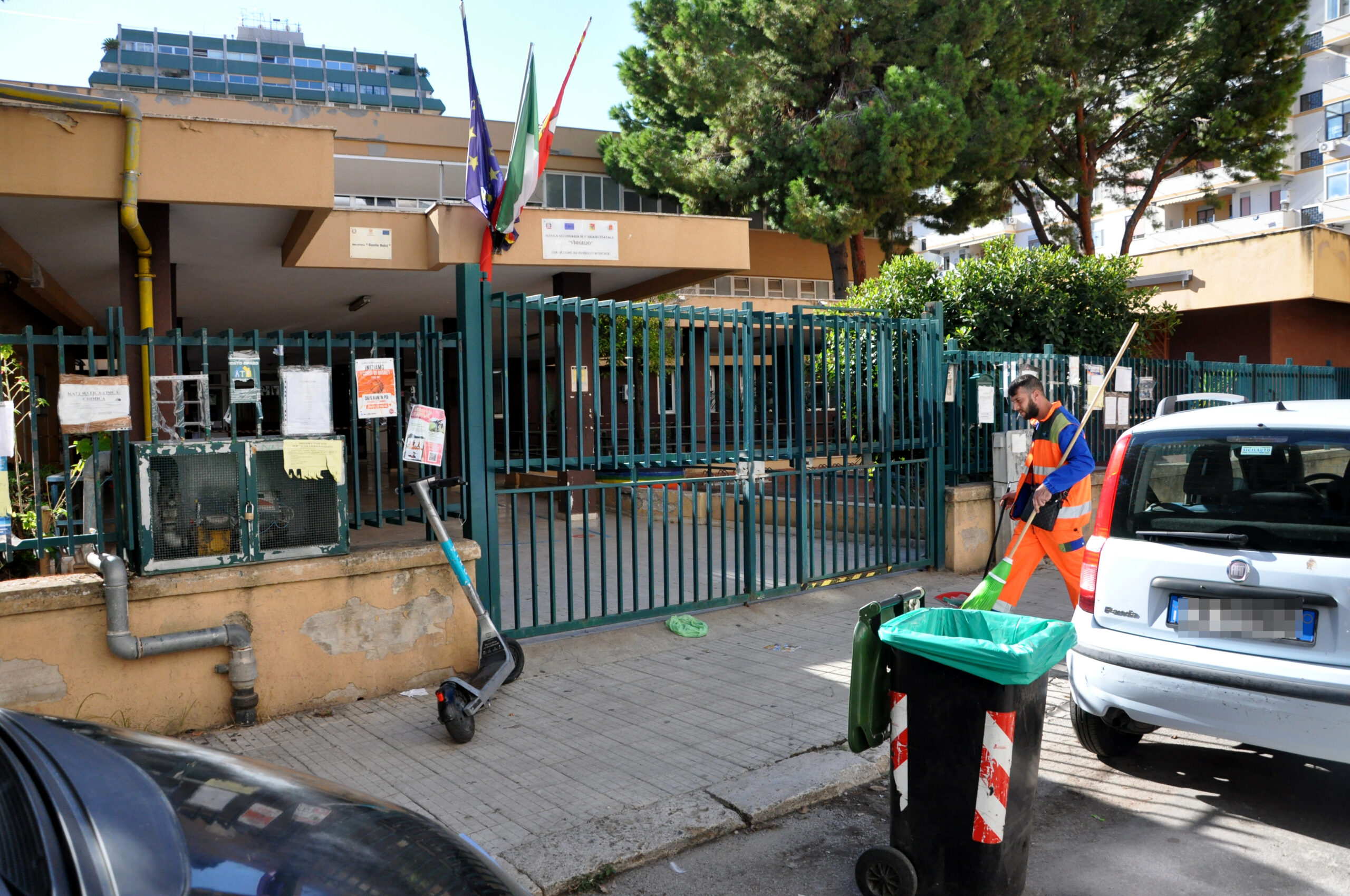Le scuole chiuse dai batteri a Palermo, ira del sindaco sulla preside