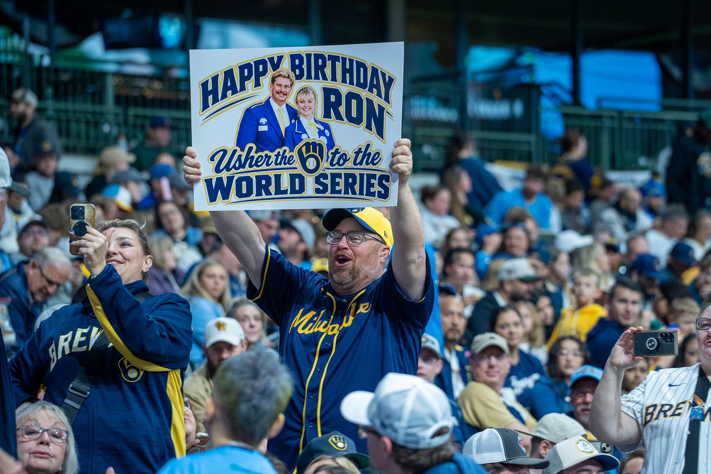 Brewers announcer gives perfect Bob Uecker homage on final NLCS call