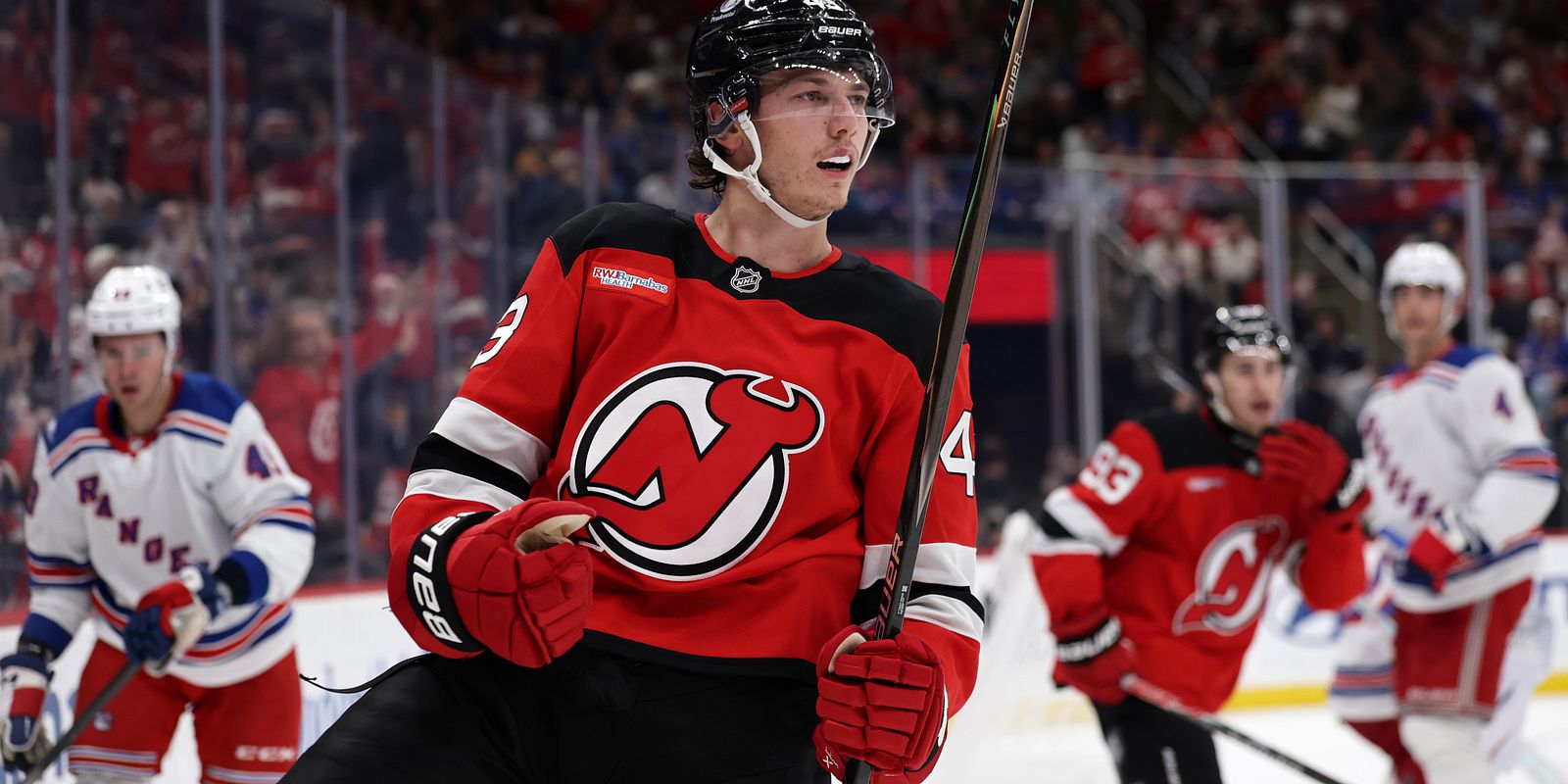 Luke Hughes tvåmålsskytt när Devils krossade Rangers
