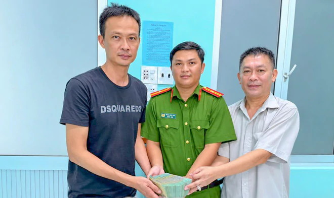Báo công an khi tài khoản bất ngờ nhận hơn 360 triệu đồng