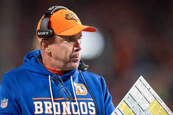 Sean Payton awkwardly kisses Charissa Thompson as Amazon viewers left ...