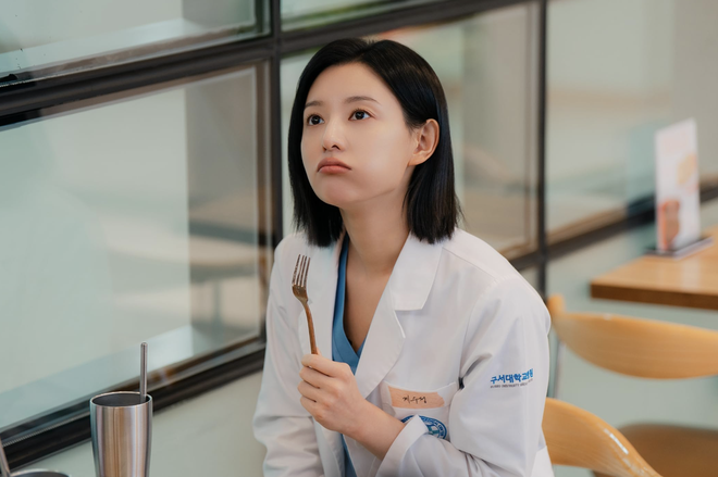 ‘Doctor X’ bị yêu cầu xem xét nội dung phát sóng vì sai lệch y khoa