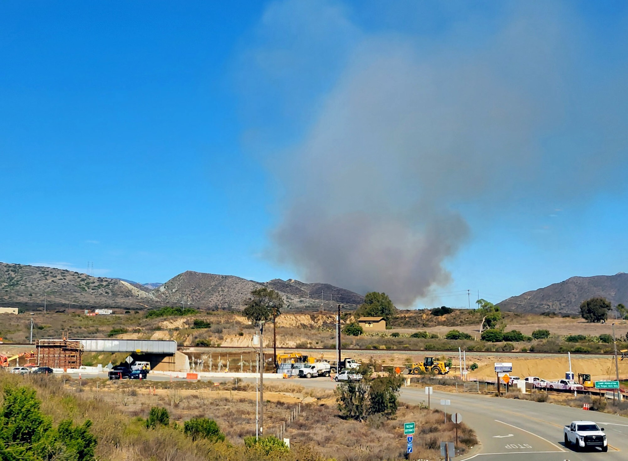 Camp Pendleton brush fire chars 1,000 acres, prompts temporary I-5 closure